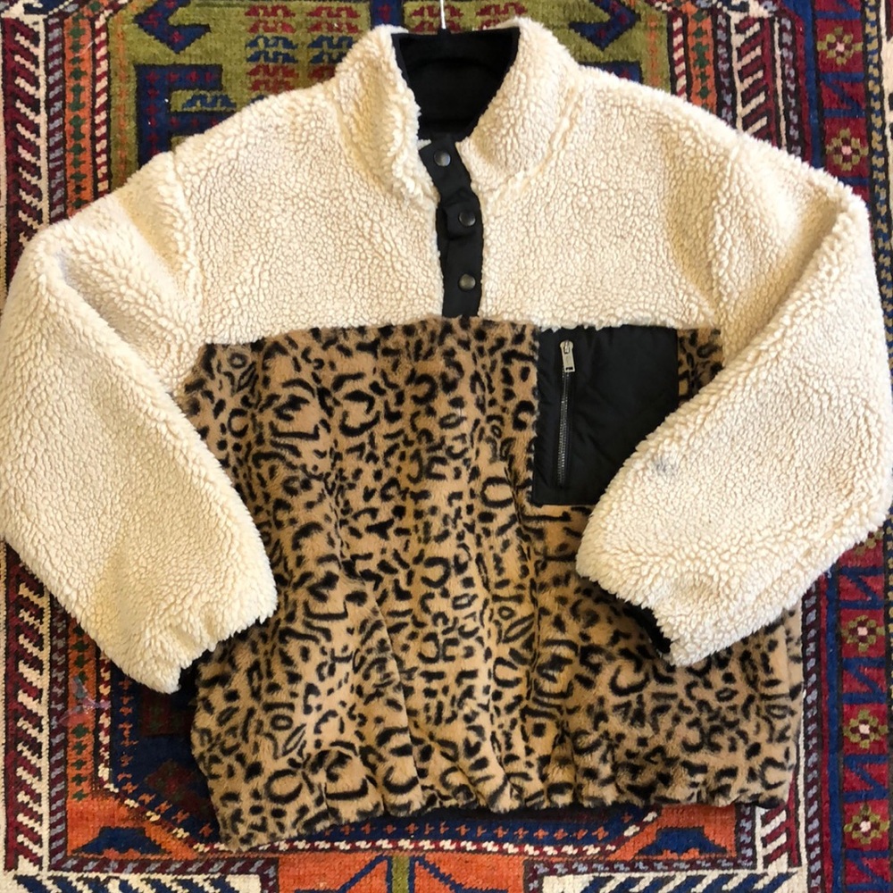 Rails half button leopard fleece